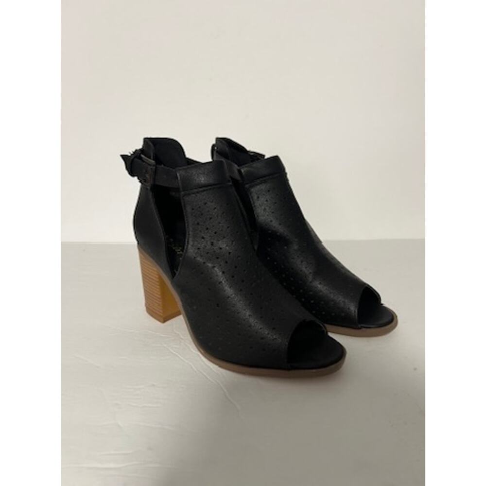 A Rider Girl Bernice Perforated Peep Toe Block Heel Booties Black Boho Size 8 - Picture 2 of 11